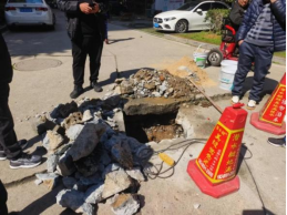 真情致谢送锦旗  春节抢修保民生267.png