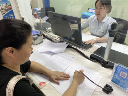 延时服务暖人心  办事窗口不打烊389.png