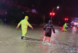 雨夜无惧逆行 保障旅客出行339.png