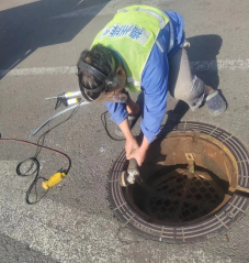 “不跳不响” 排水公司使用井盖“消音术”守护群众“脚下安全”722.png