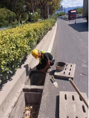 搭建雨水“快车道” 排水公司新增快排通道和收水口成效显见785.png