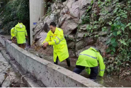 防御“格美” 迎“风”向前 排水退役军人冲锋在一线203.png