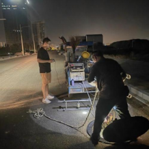 烈日下的“烤”验，暮光中的坚守 他们默默守护城市的排水管道505.png