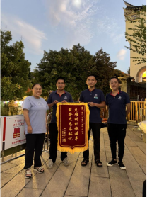 锦旗表彰施救英雄 赞扬落水救援行动90.png