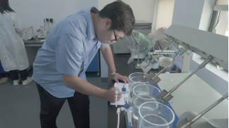 1751446293208005511.png 怀青春之志,感水务之恩,守岗位之责,为人民服务——记自来水公司东南区水厂优秀共产党员郑怀远1308.png