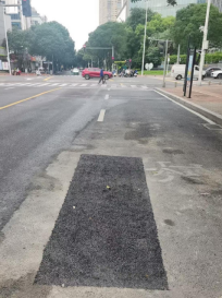 路面险情 加速抢修 水务排水人用40小时铺就“放心路”459.png