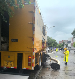 1754274295779087890.png 迎风战雨 水务排水人昼夜鏖战护安澜700.png