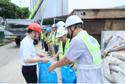 1754641151850042439.png 炎夏送凉 福州水务集团组织开展一线高温慰问352.png